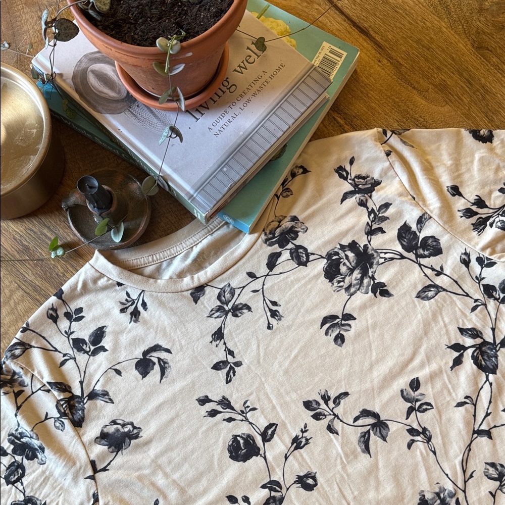 SHEIN Beige and Black Floral Short Sleeve Top